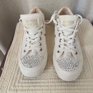 Chuck Taylor All Star Low  Women's  Cream Ivory Studded Sneakers. Bling.Size 8.